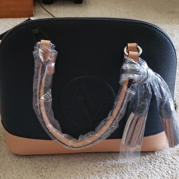 Adrienne Vittadini pocket book - Picture 1 of 2